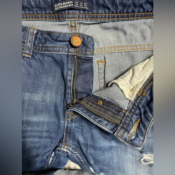 Zara Destroyed Basic Z1975 Jeans - Picture 10 of 10